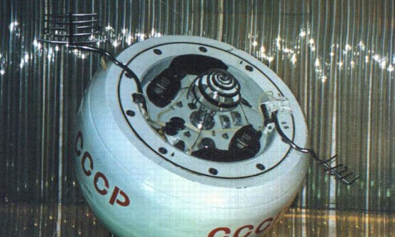 Le satellite soviétique de 1972 Cosmos 482 est sur le point de revenir sur Terre/Une réplique de la Venera 4, la première sonde à transmettre des données de l'atmosphère d'une autre planète, semblable au Kosmos 482