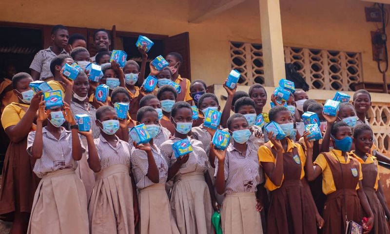Des serviettes hygiéniques gratuites au Ghana pour les écoliers