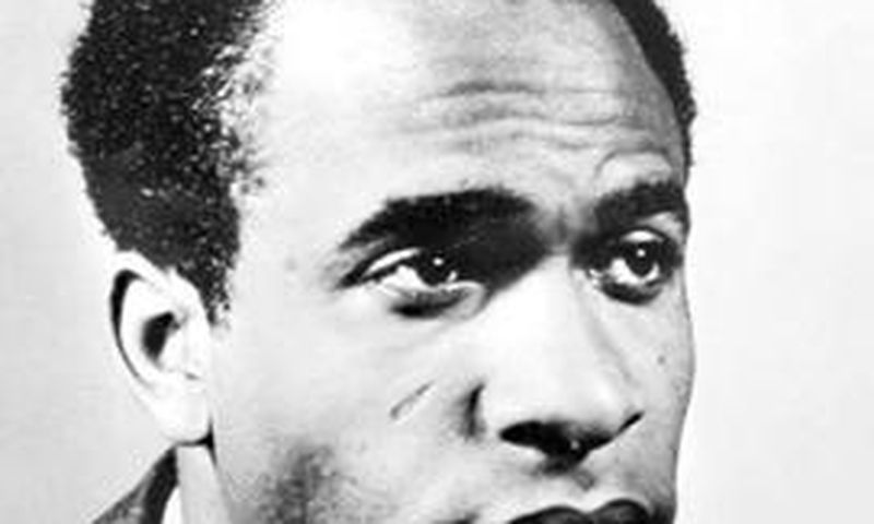 Qui est Frantz Fanon, ce médecin qui a révolutionné  la psychiatrie chez les noirs