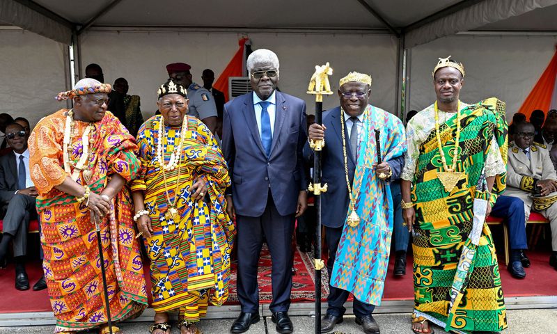 Le gouvernement remet 95 véhicules neufs aux chefs ébrié du District d'Abidjan