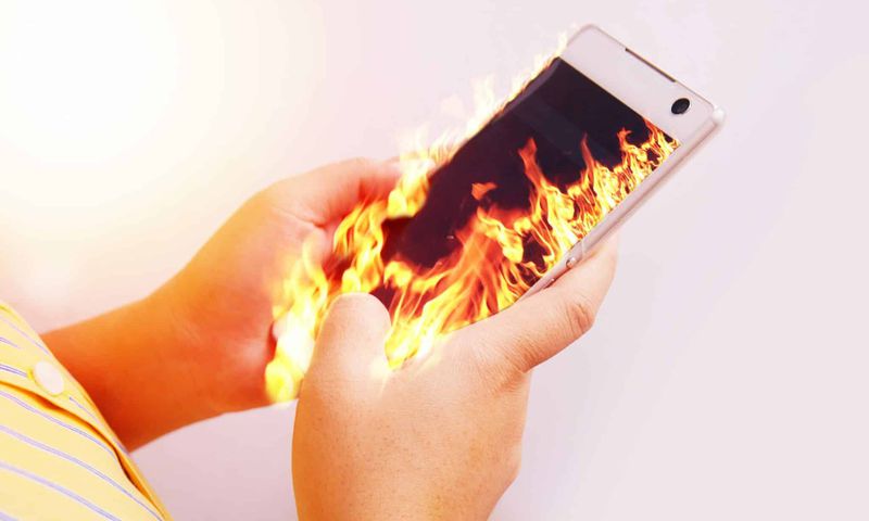 10 ways to stop your phone from overheating