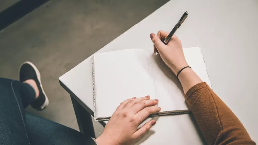  7 powerful ways to make peace with your past and move forward