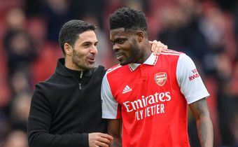 Thomas Partey leaves Arsenal future in agent's hands as contract deadline looms