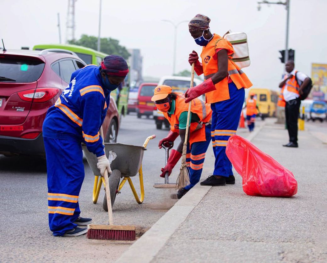 Mahama finally ends controversial YEA–Zoomlion contract, vows to increase sweepers’ wages