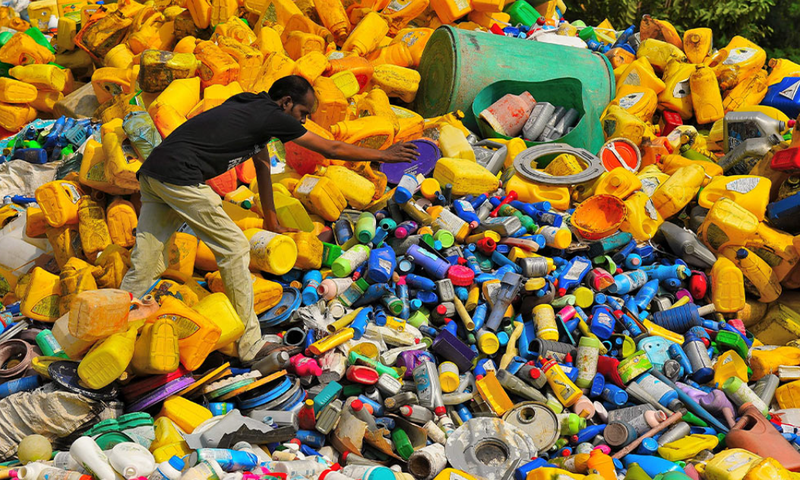 5 practical ideas to make money from plastic waste