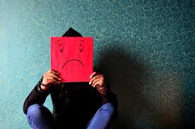 17 clear signs of low self-esteem in women