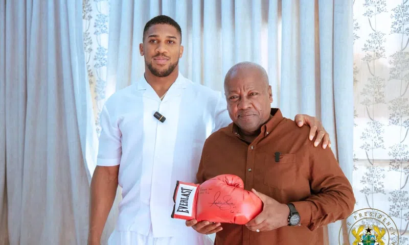 President Mahama offers Anthony Joshua ‘special’ Ghanaian citizenship, ambassadorial role