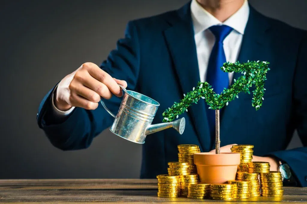 Here's how to invest GHS 5000 in your 20s and get profitable returns