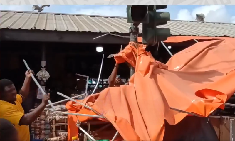 Traders’ canopy under traffic light demolished