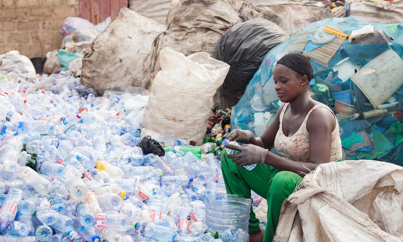 5 simple ideas to turn plastic waste into treasure