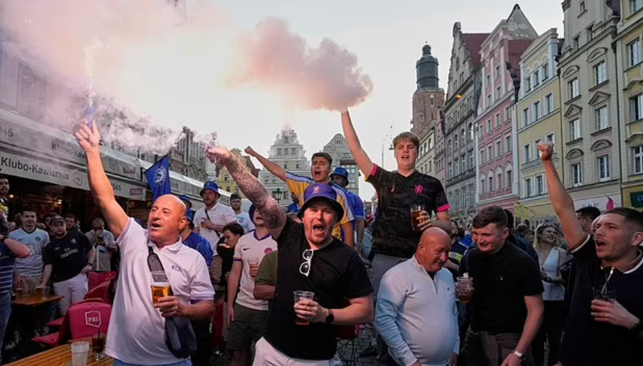 Chelsea, Betis fans clash violently in Wroclaw ahead of Conference League final [Video]
