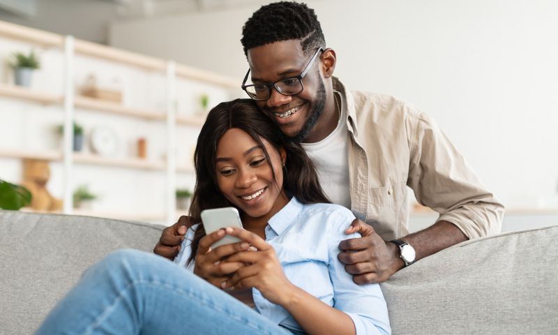 8 warning signs a man has lost interest in you