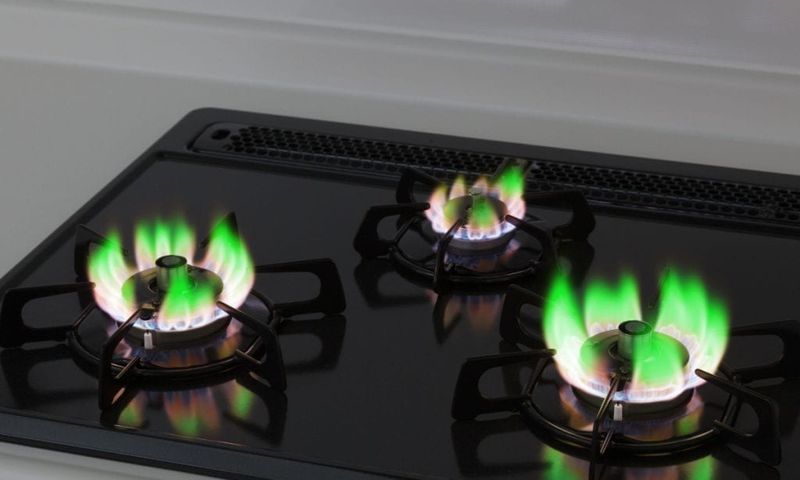 Is your gas cooker flame green? It could be a warning sign [StovePedia]