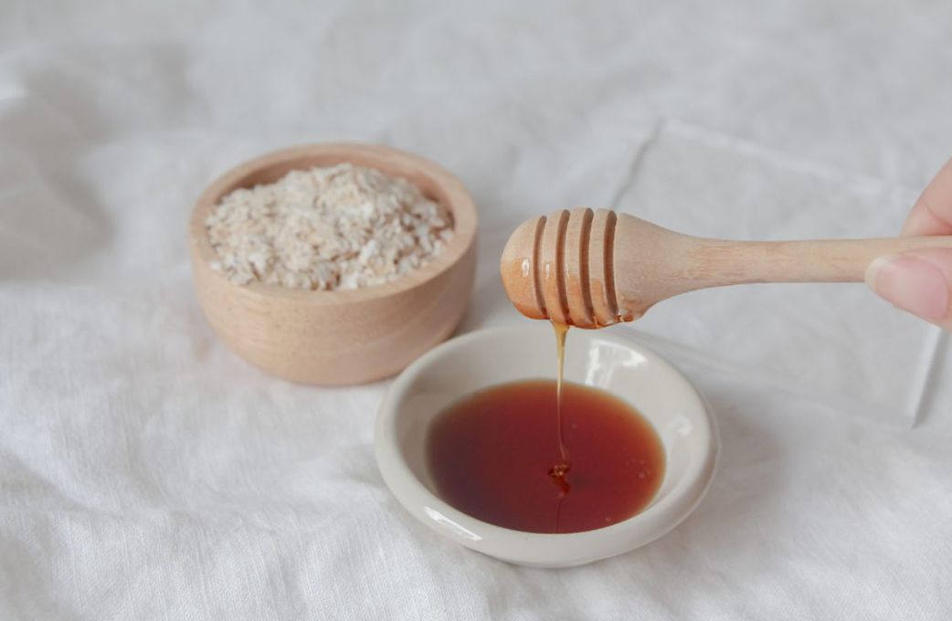 Oatmeal and honey mask [White'sOats]