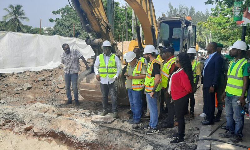 David Umahi apologises to Lagos residents, Tinubu for the traffic gridlock, and denies knowledge of Independence Bridge closure.