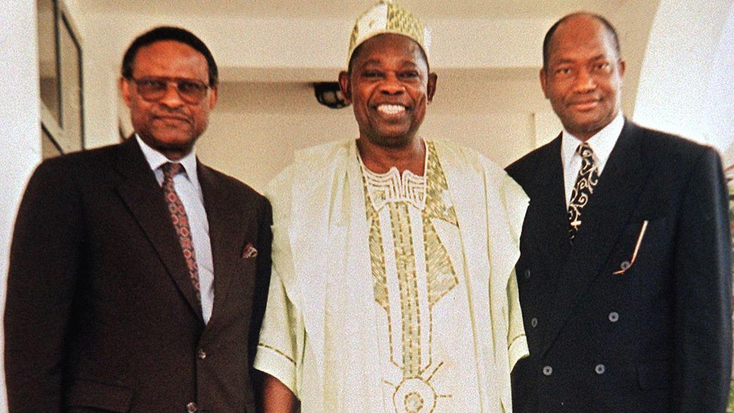 Commonwealth Secretary General Emeka Anyaoku (L), Moshood Abiola (C), and Rear Admiral Mike Akhigbe, chief of the General Staff and former governor of Lagos. [AFP via Getty Images]