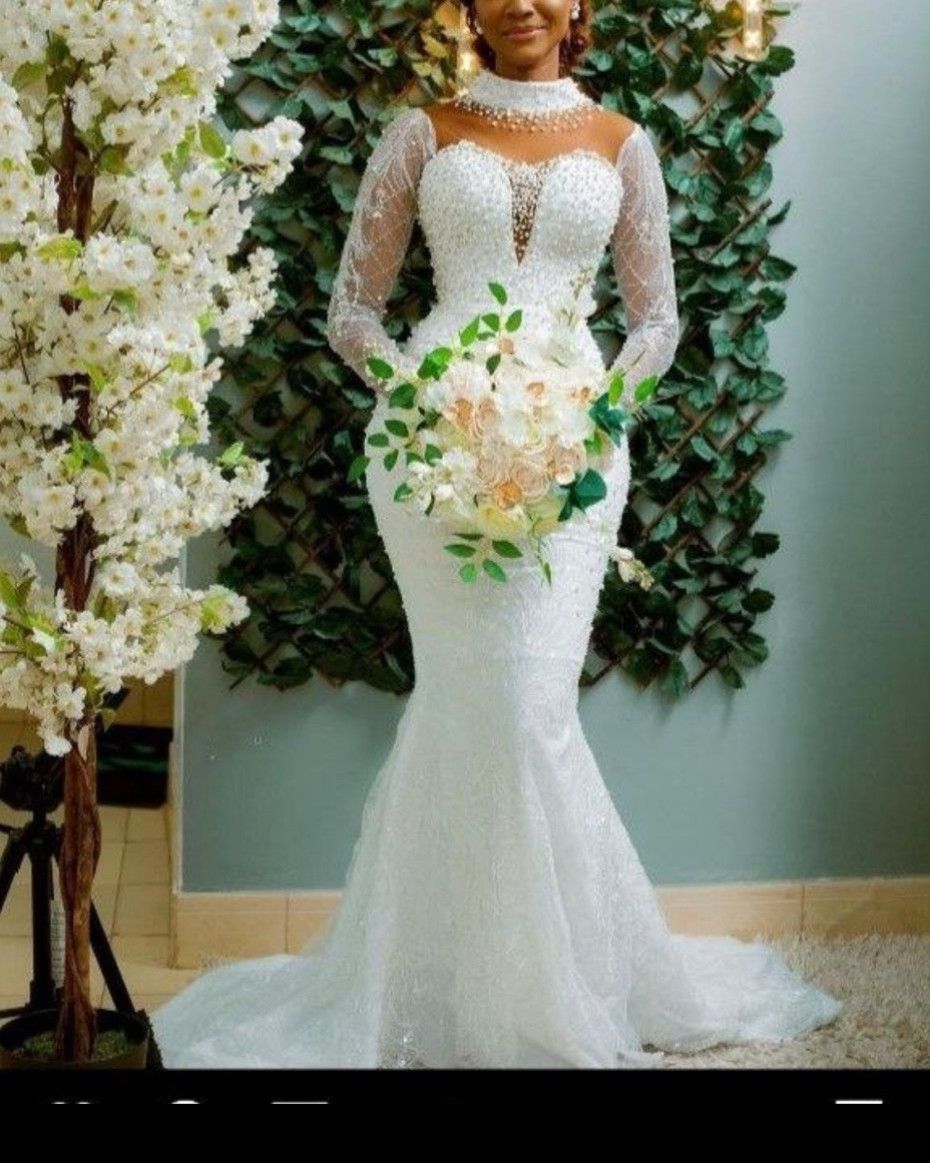 Stunning Detachable Wedding Dress