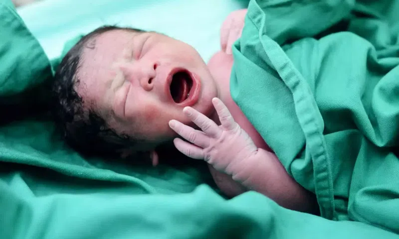 Why a baby MUST cry at birth [Otosection]