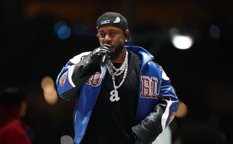 Kendrick Lamar sets new grossing record for a concert by a black male artist