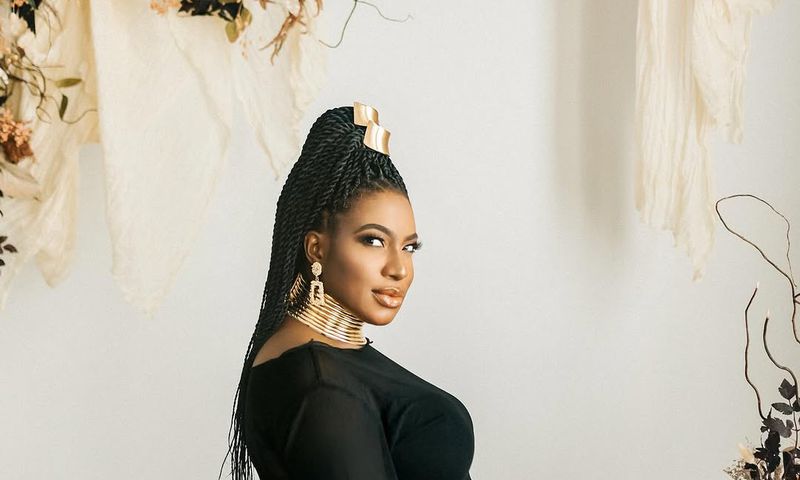 Chika Ike flaunts cute baby bump [Instagram/@chikaike]