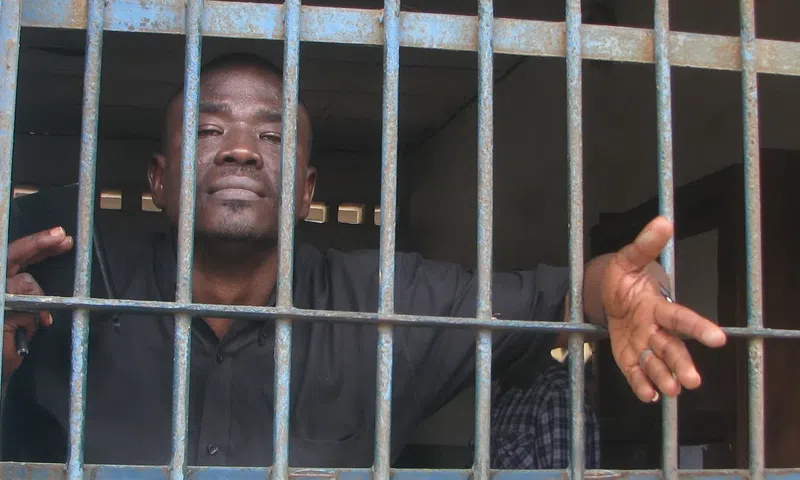 Bus conductor jailed 6 months for stealing school’s iron window