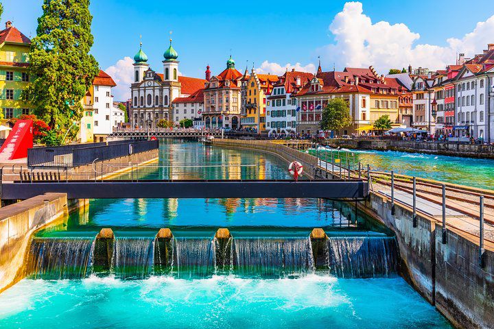 Switzerland [AAA]