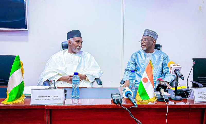 Nigeria’s Minister of Foreign Affairs, Yusuf Tuggar and his Nigerien counterpart, Bakary Sangaré in Niamey on April 16, 2025. X/@YusufTuggar