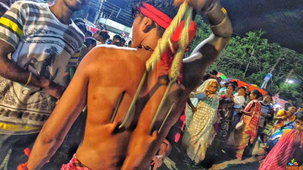 The Hindu hook swinging [VICE]