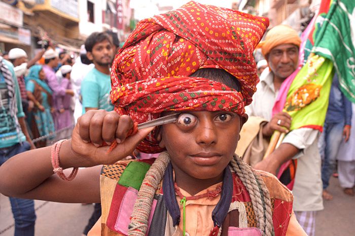 The Urs festival’s eyeball piercing [CatchNews]