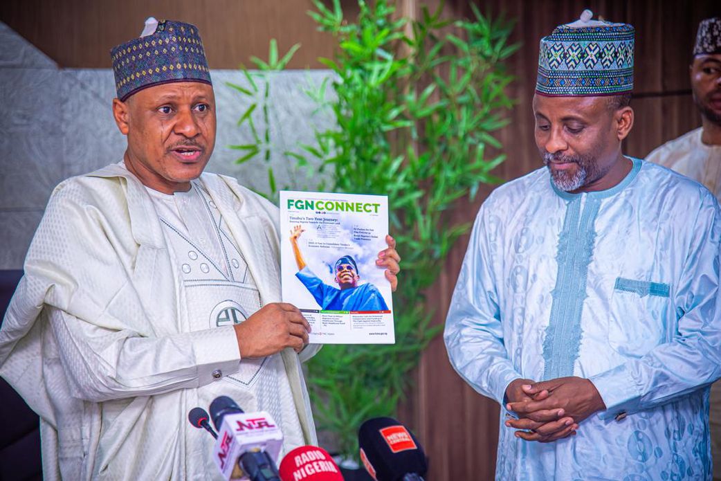 L-R: Minister of Information and National Orientation, Mohammed Idris presenting “FGN Connect” to the President of NUJ, Alhaji Alhassan Yahaya (right), when he visited the Minister on a courtesy visit on Friday. [X, formerly Twitter]
