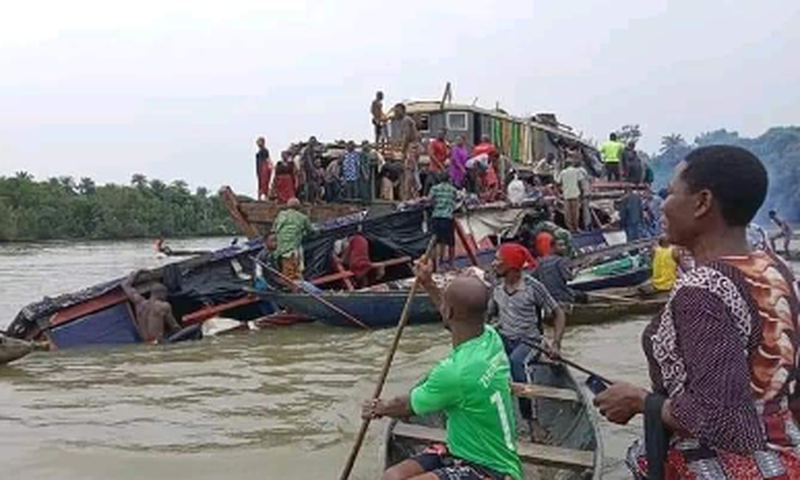 Many feared dead as boat ferrying market women capsize on River Niger