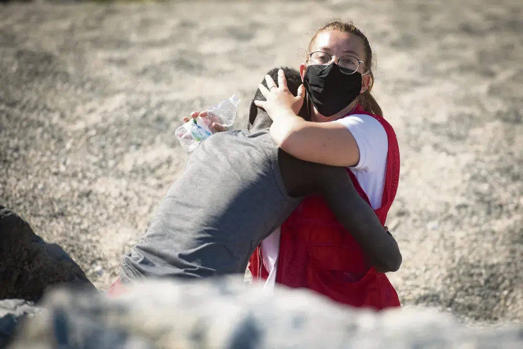 De quoi est mort le migrant sénégalais qui avait embrassé une volontaire de la Croix rouge ?