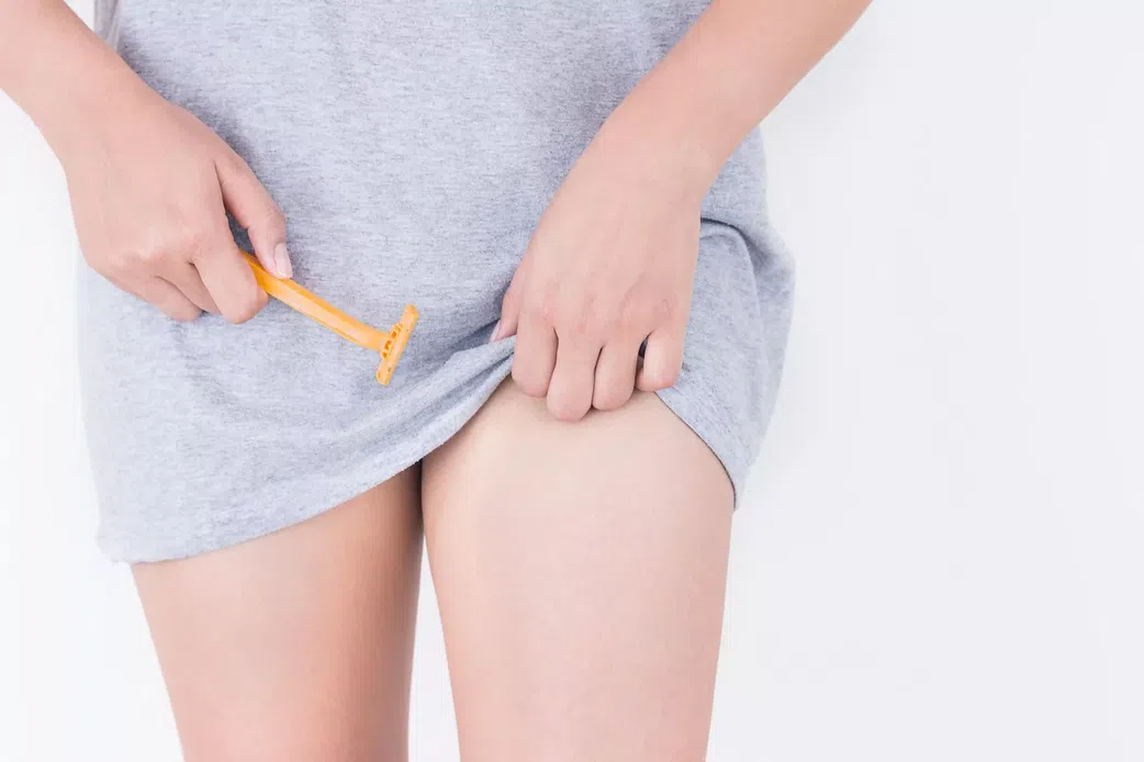 Rasage du maillot : évitez poils incarnés et irritations !