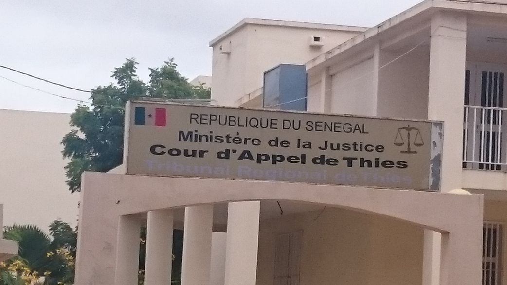 Il organise une agression pour prendre en charge la grossesse de sa copine