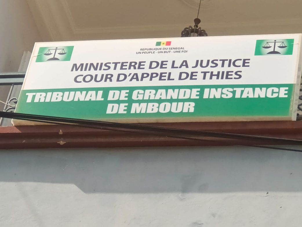 Il tabasse sa femme qui a déchiré la photo de sa maîtresse accrochée dans leur chambre