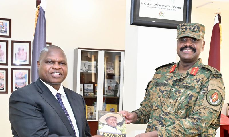 The meeting ended with an exchange of gifts