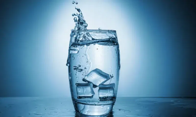 Have you ever taken a refreshing gulp of chilled water, only to be met with a sharp, uncomfortable jolt in your teeth?