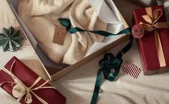 The festive season is all about spreading joy, and there’s no better way to show your friend you care than with a thoughtful gift that brings comfort and warmth.