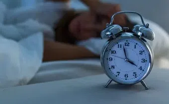 Struggling to fall asleep can be an incredibly frustrating experience.