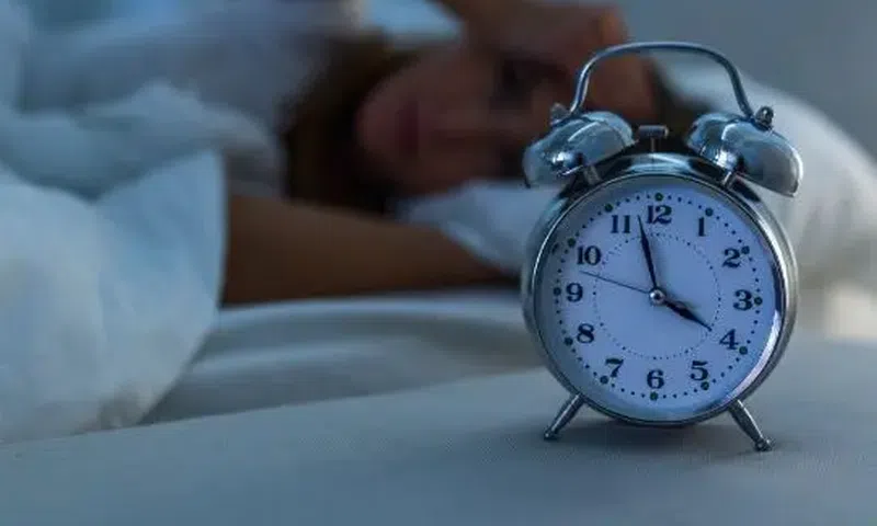Struggling to fall asleep can be an incredibly frustrating experience.