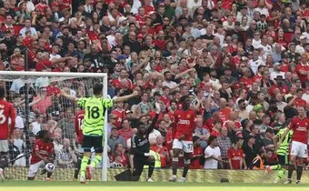 Manchester United host Arsenal