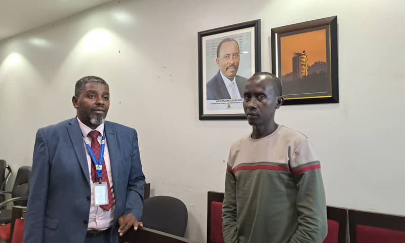 URA's Robert Kalumba parading the suspect Ivan Cyubahiro before pressmen