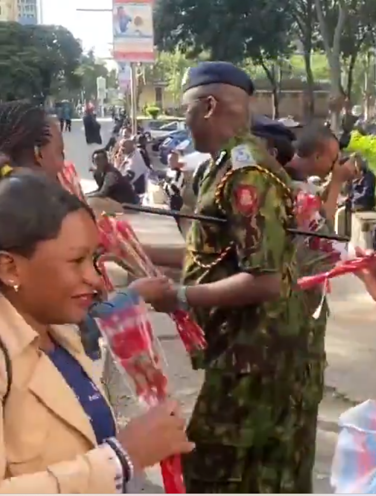 Deputy Inspectors General Eliud Lagat (Kenya Police Service) and Gilbert Masengeli (Administration Police Service) led officers in distributing flowers to Kenyans. 