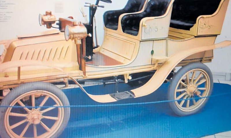 The first car in Kenya, the 1903 De Dion Bouton model (Courtesy)