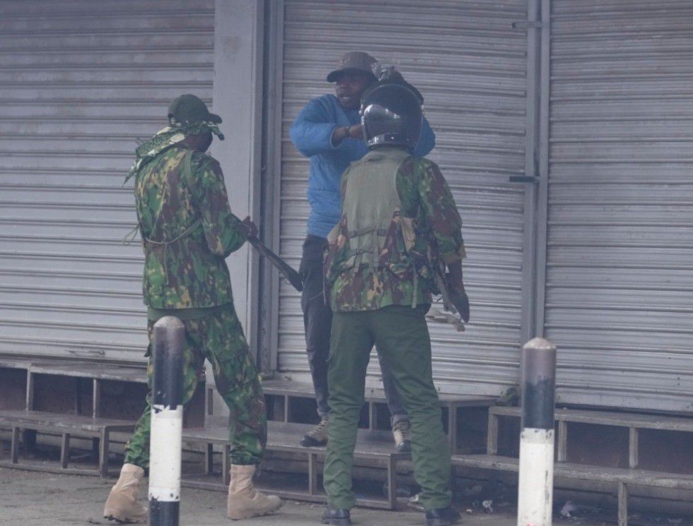 The National Police Service (NPS) has ordered the arrest and arraignment of a police officer involved in the shooting of an unarmed civilian in the Nairobi Central Business District (CBD).