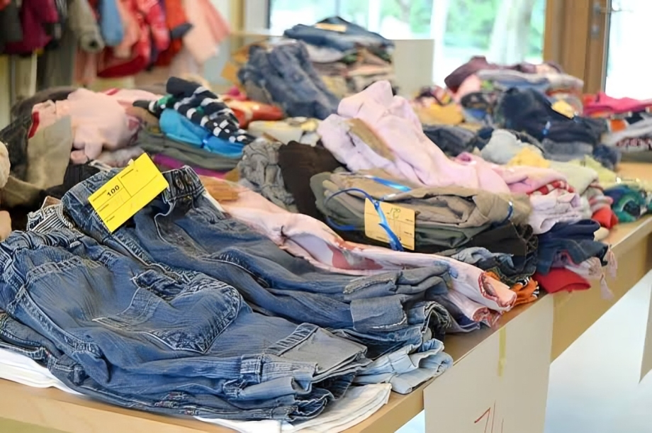 Thrift clothes in a store [Image Credit: Unleash Mag]