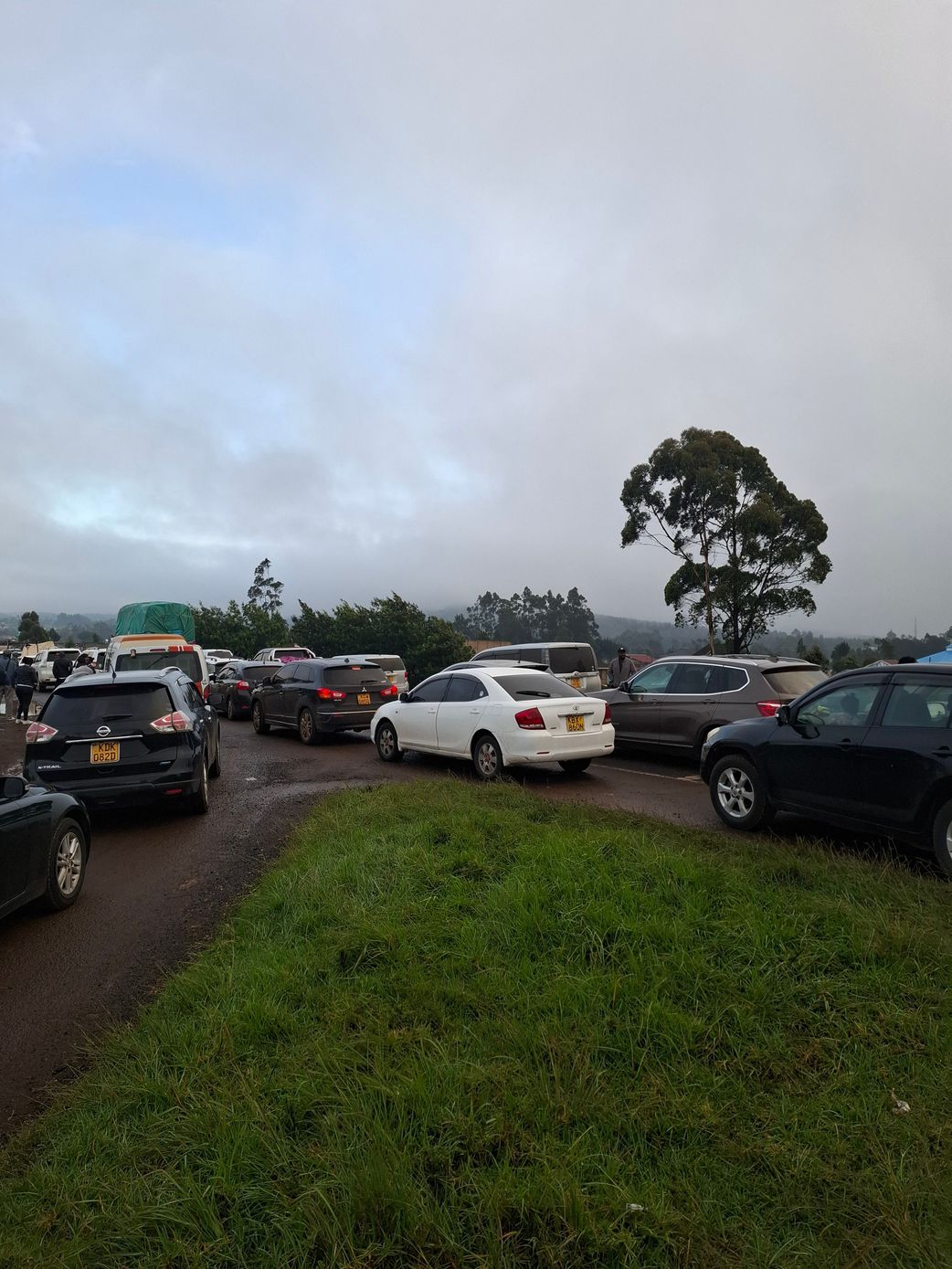 Traffic snarl up along the Nairobi-Nakuru