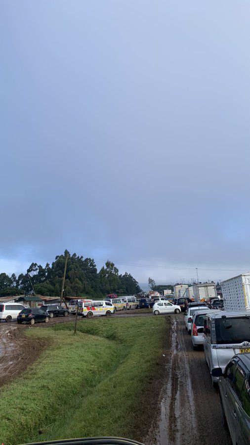 Traffic snarl up along the Nairobi-Nakuru