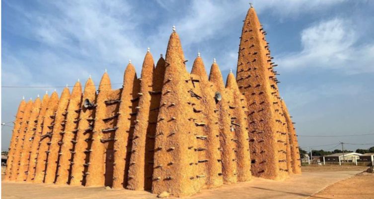 Retour aux sources : La Renaissance du Style Architectural Soudanais en Côte d'Ivoire