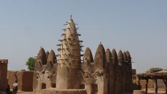 Retour aux sources : La renaissance du style architectural soudanais en Côte d'Ivoire/Mosquée Senoufo